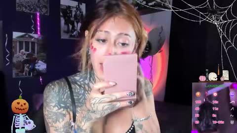 Snapshot of succubus_girl_ chatting on October 2025 03:24:01 PM Alexy online show from October 2025 03:24:01 PM