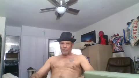 Snapshot of suckitu812 chatting on February 2025 09:11:01 AM SUCKITU812 online show from February 2025 09:11:01 AM