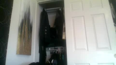 Snapshot of suckitu812 chatting on February 2025 11:59:01 PM SUCKITU812 online show from February 2025 11:59:01 PM