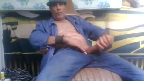 Snapshot of suckitu812 chatting on October 2025 09:45:01 AM SUCKITU812 online show from October 2025 09:45:01 AM