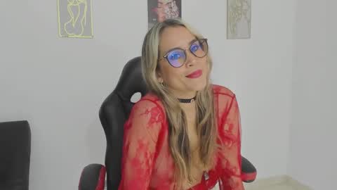 sugar_milff online show from November 2025 01:44:02 PM