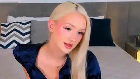 Snapshot of sugarwhisper chatting on September 2025 03:34:01 PM sugarwhisper online show from September 2025 03:34:01 PM