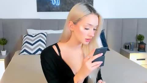 Snapshot of sugarwhisper chatting on November 2025 04:30:01 PM sugarwhisper online show from November 2025 04:30:01 PM