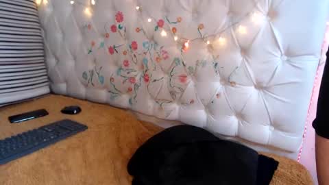 suggabrown_ online show from February 2025 01:28:01 PM