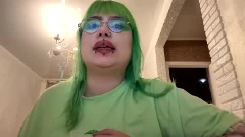 Snapshot of suicidyalice chatting on May 2026 11:46:01 PM Alice Suicide online show from May 2026 11:46:01 PM