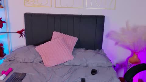 OnlyFans summer holiday online show from December 2025 05:45:02 AM