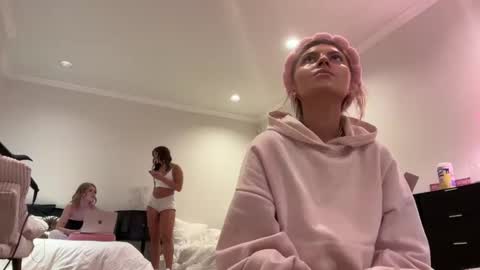 summerclarke2 online show from October 2025 06:06:01 PM