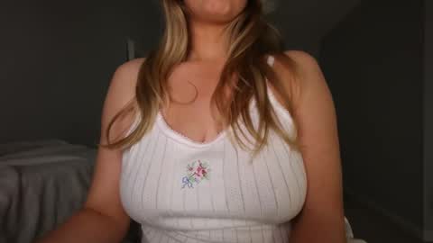 Summer Dawn online show from October 2025 06:52:01 PM