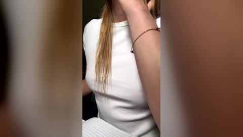 sunfun1992 online show from April 2026 09:56:02 PM