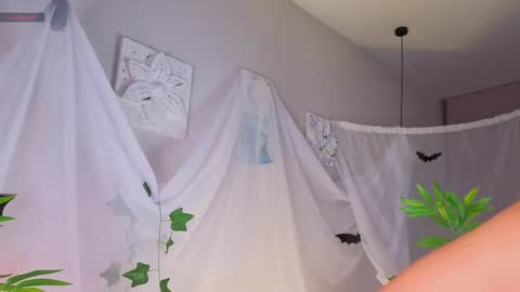 Snapshot of sunnfay chatting on November 2025 01:18:02 AM Becky online show from November 2025 01:18:02 AM