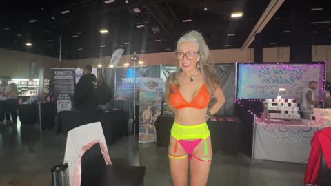 Hi Im Sunnie - Next show Friday August 1 online show from November 2025 08:18:01 PM