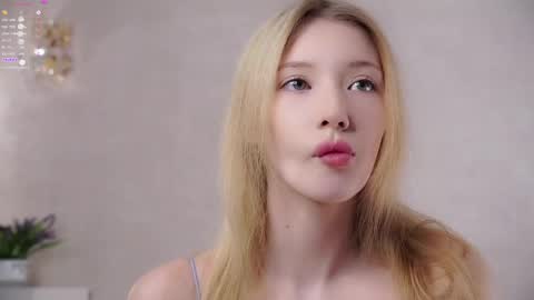 Snapshot of sunnmoonn chatting on May 2026 02:34:02 PM Lily online show from May 2026 02:34:02 PM