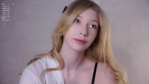Snapshot of sunnmoonn chatting on May 2026 02:45:01 PM Lily online show from May 2026 02:45:01 PM
