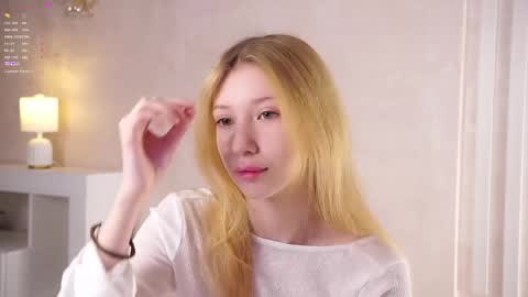 Snapshot of sunnmoonn chatting on May 2026 02:35:02 PM Lily online show from May 2026 02:35:02 PM