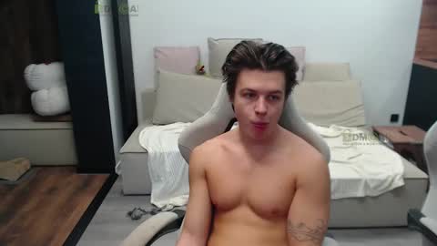 Alice and Sergey online show from November 2025 07:41:02 AM