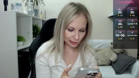 Naomi online show from October 2025 02:48:02 AM