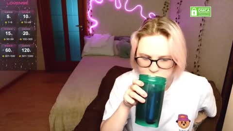 Snapshot of sunny_mood chatting on March 2025 07:51:02 AM sunny mood online show from March 2025 07:51:02 AM