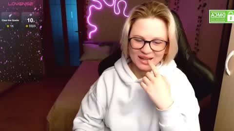 Snapshot of sunny_mood chatting on March 2025 04:38:02 AM sunny mood online show from March 2025 04:38:02 AM