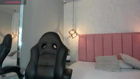  S U N N Y online show from October 2025 12:37:02 PM