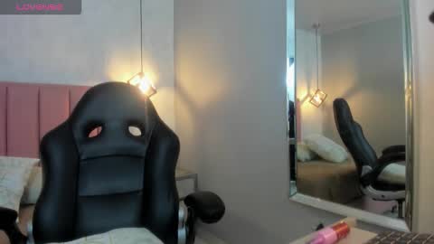  S U N N Y online show from January 2026 12:43:02 PM