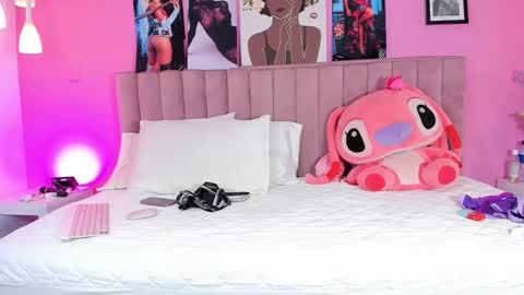      online show from October 2025 07:03:01 PM