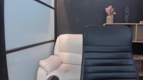 Sunny online show from October 2025 12:39:01 PM