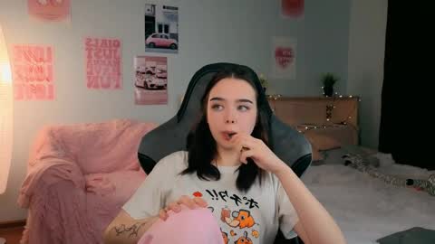 Luna online show from April 2026 07:20:02 PM