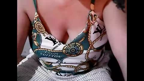 Snapshot of sunshine_38 chatting on February 2025 03:14:02 PM sunshine_38 online show from February 2025 03:14:02 PM