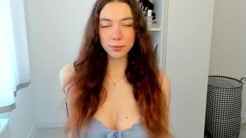 Snapshot of sunshine_bliss chatting on May 2026 02:46:02 PM sunshine_bliss online show from May 2026 02:46:02 PM