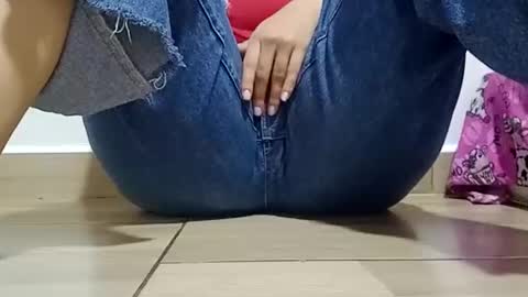 Annie online show from December 2025 06:03:02 PM