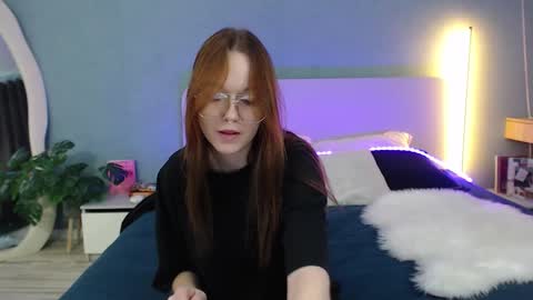 Snapshot of sunylily chatting on March 2026 06:19:01 AM Lilith online show from March 2026 06:19:01 AM