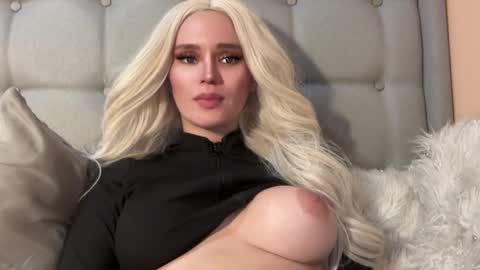 Snapshot of surprisecockmia chatting on January 2025 07:57:01 AM Mia online show from January 2025 07:57:01 AM