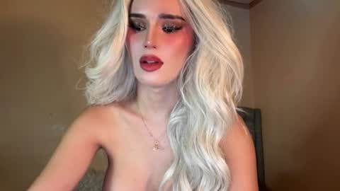 Snapshot of surprisecockmia chatting on February 2025 01:32:01 AM Mia online show from February 2025 01:32:01 AM