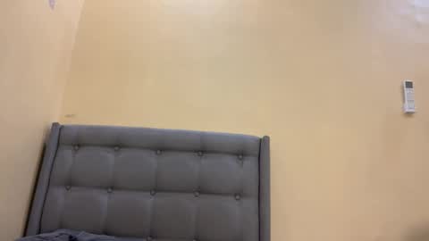 Mia online show from January 2026 03:00:02 AM