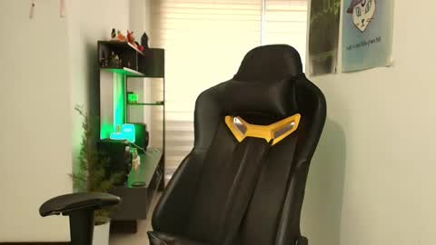 Snapshot of susanrhodes_ chatting on November 2025 12:28:01 PM Susan Rhodes online show from November 2025 12:28:01 PM