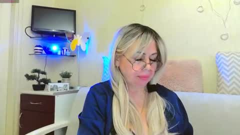 Snapshot of susienoreen chatting on October 2025 07:40:02 AM SusieNoreen online show from October 2025 07:40:02 AM