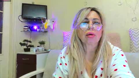 Snapshot of susienoreen chatting on October 2025 07:41:01 AM SusieNoreen online show from October 2025 07:41:01 AM