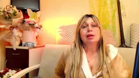 Snapshot of susiexnoreen chatting on April 2026 02:18:01 PM SusiexNoreen online show from April 2026 02:18:01 PM