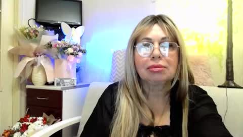 Snapshot of susiexnoreen chatting on April 2026 11:24:02 PM SusiexNoreen online show from April 2026 11:24:02 PM