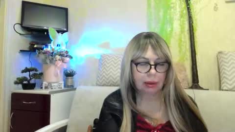 Snapshot of susiexnoreen chatting on May 2026 11:56:02 PM SusiexNoreen online show from May 2026 11:56:02 PM