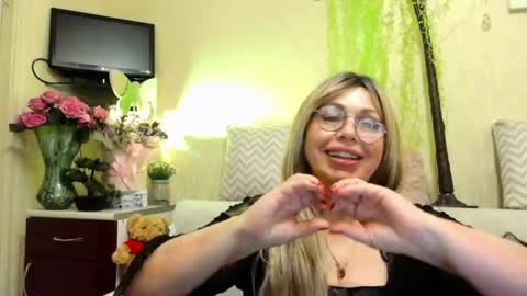 Snapshot of susiexnoreen chatting on May 2026 01:25:02 AM SusiexNoreen online show from May 2026 01:25:02 AM