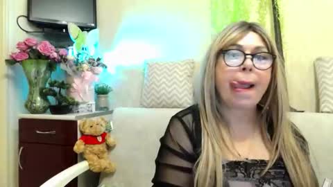 Snapshot of susiexnoreen chatting on May 2026 01:23:02 AM SusiexNoreen online show from May 2026 01:23:02 AM