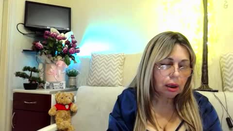 Snapshot of susiexnoreen chatting on May 2026 01:47:02 AM SusiexNoreen online show from May 2026 01:47:02 AM