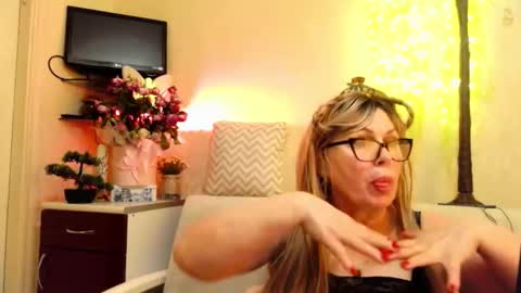 Snapshot of susiexnoreen chatting on May 2026 02:10:01 PM SusiexNoreen online show from May 2026 02:10:01 PM