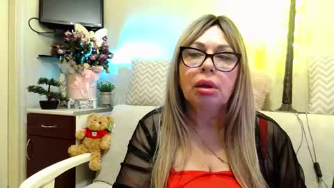 Snapshot of susiexnoreen chatting on May 2026 01:55:01 AM SusiexNoreen online show from May 2026 01:55:01 AM