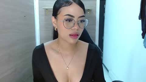 Snapshot of sussan_love01 chatting on February 2025 02:34:01 PM Susan online show from February 2025 02:34:01 PM