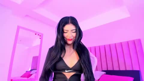 Sussan Nicole  online show from October 2025 12:18:02 PM