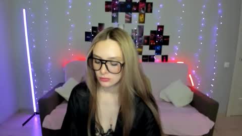 Snapshot of suzie_q69 chatting on December 2025 09:49:01 AM Suzie q online show from December 2025 09:49:01 AM