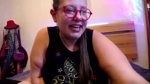 Snapshot of suziestardust chatting on January 2026 03:11:02 AM suzie stardust online show from January 2026 03:11:02 AM