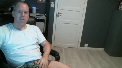 Tom online show from December 2025 02:11:01 PM